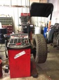 Snap On Wheel Balancer Model EEWB304A . Tested Operational
