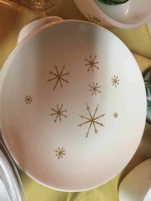 Star Glow Royal Ironstone plates, we have 4 plates and one platter only