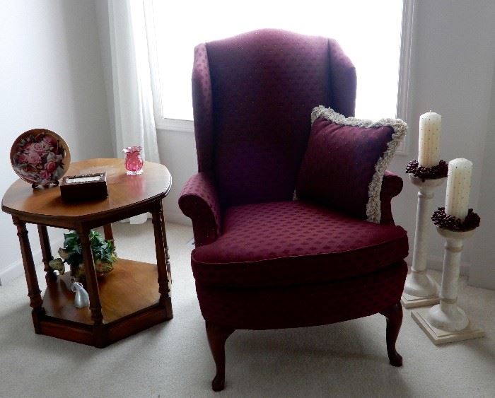 NICE WING CHAIR--GREAT COLOR