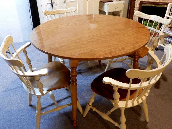 ETHAN ALLEN TABLE WITH LEAVES AND FOUR CHAIRS