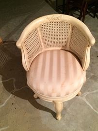 Vanity chair (swivels) Asking $25