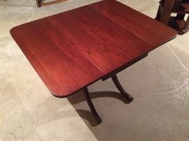 Small drop-leaf table with extra leaf Asking $100