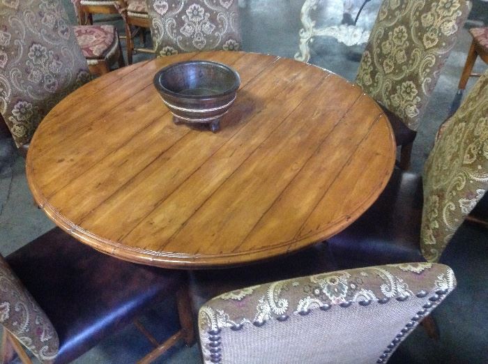 Detail of table top : Rustic style dining table.