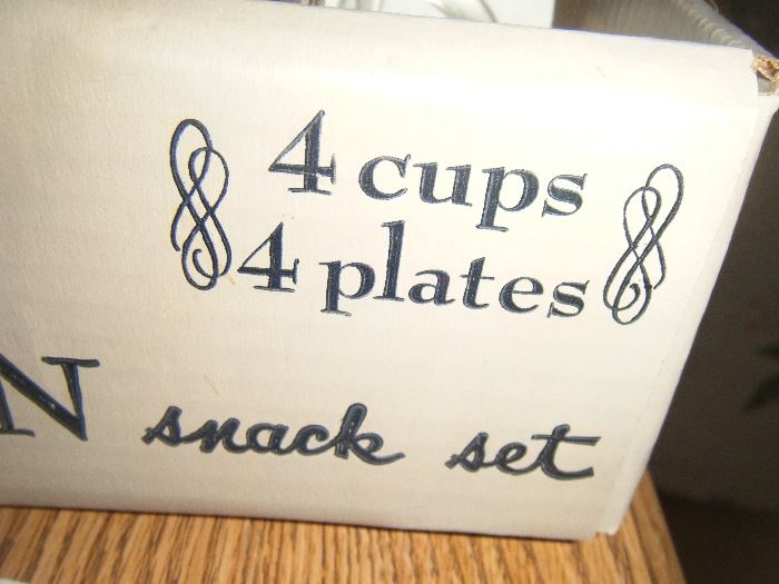 Four cup/four plate snack set  in box