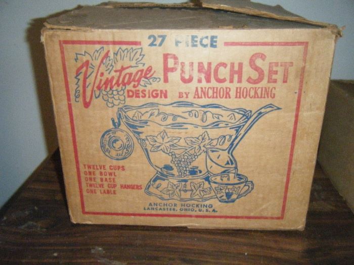 Punch bowl 27 piece set by Anchor Hocking