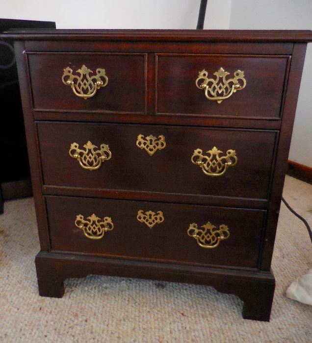 Mahogany Henredon Chippendale style Folio 14 small bedside chest of drawers