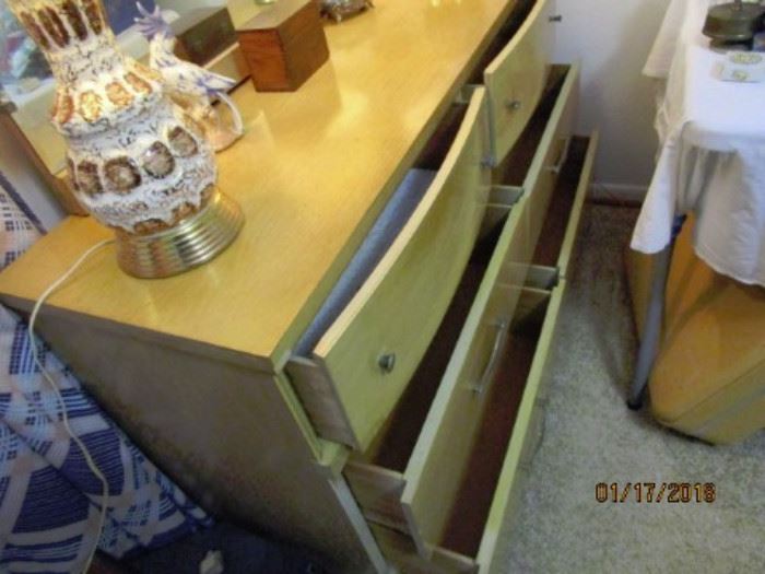 Blond hardwood 6 drawer dresser w/ mirror