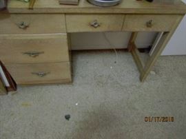 Blond - 4 drawer desk.