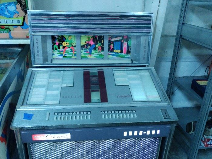 rock ola juke box with 45s powers up and all may need couple adjustments 