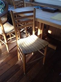 NICE SMALL TABLE AND 4 CHAIRS