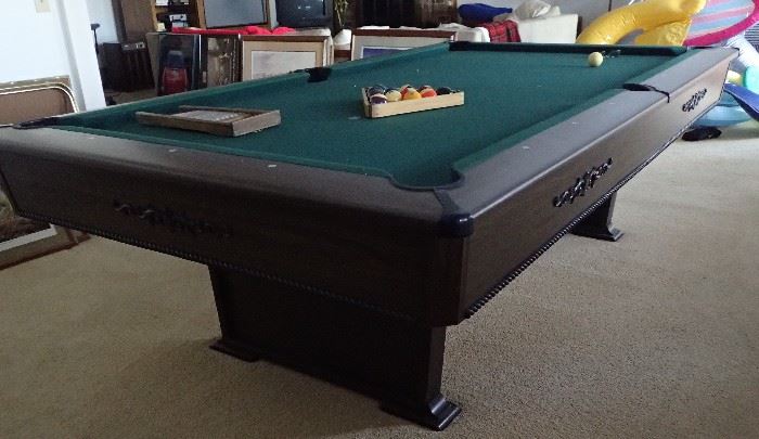 POOL STICKS & RACK WITH  
 - FREDERICK - WILLYS    POOL TABLE 
