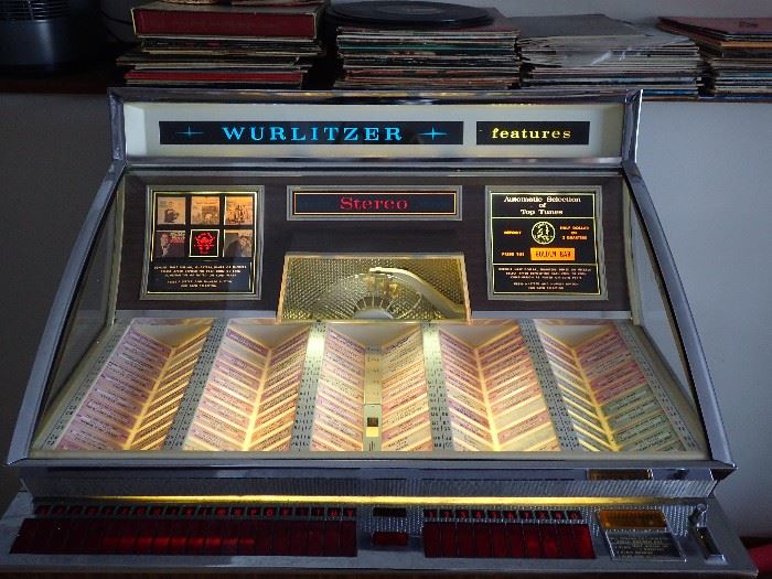 WURLITZER / MULTI SELECTOR PHONOGRAPH MODEL 2900 / WITH FREE PLAY / WORKS