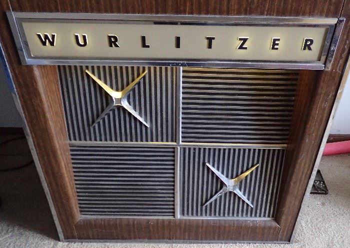 WURLITZER / MULTI SELECTOR PHONOGRAPH MODEL 2900 / WITH FREE PLAY / WORKS