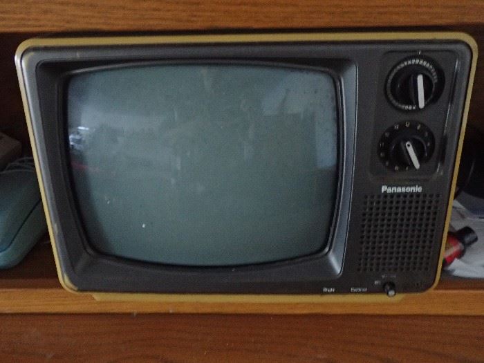 PANASONIC SMALL TV