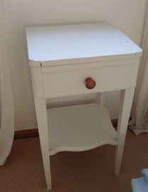 WHITE 1-DRAWER SIDE TABLE