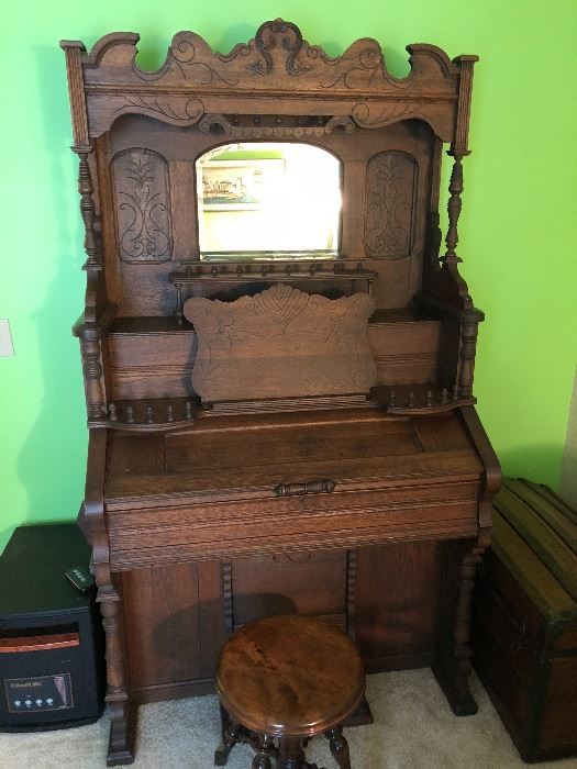 Victorian Weaver Pump organ