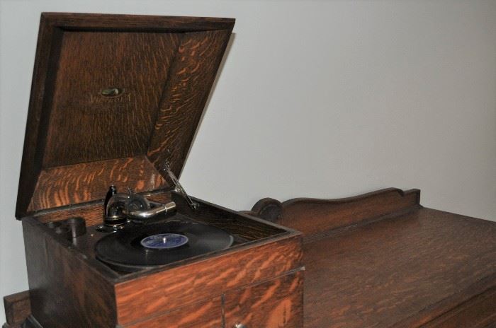 RCA Victor quarter-sawn oak tabletop model Victrola
