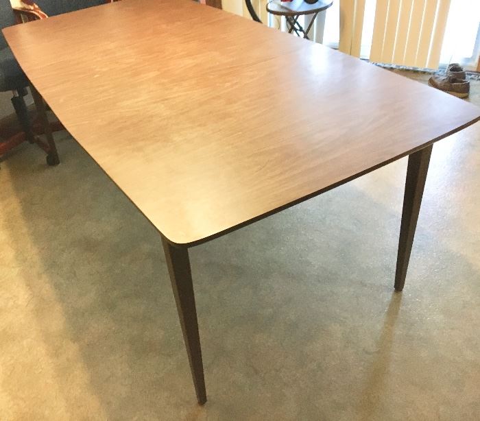 Mid century dining table with 3 leaves