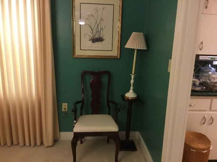 Chair to dining room set, small table & lamp 