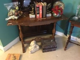 Sofa table, cookbooks, decorator items