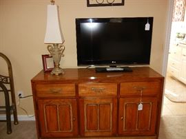 Bassett oak three drawer/three door chest with shelves