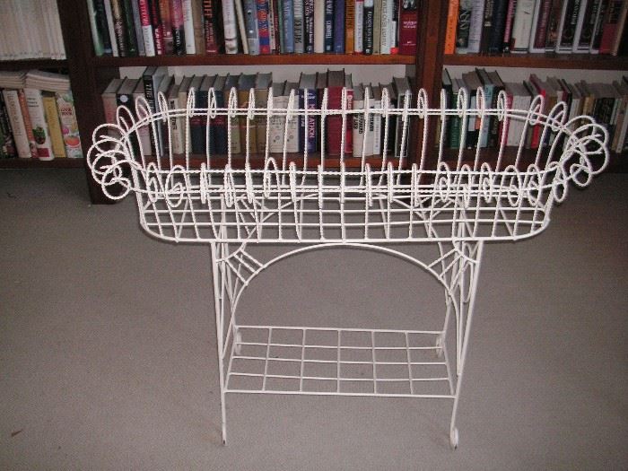 Wire plant stand