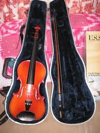Becker 1000 violin - made in Romania w/golden strad bow & hard case