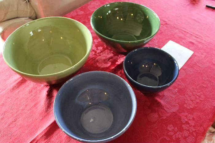 Lot #7 Pottery barn Sausalito bowls
7 in  dk blue
8.5 in light blue with some chipping on the lip of the bowl
10 in dk green
11 in lg green
