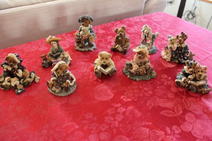 Lot #25 Set of 10 Boyd's Bears and Friends