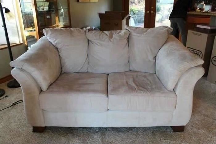 Lot #45 Microfiber Stanton Love Seat in Great condition!  - matches the oversize chair
Measures: L 64 in x H 38 in x D 37 in