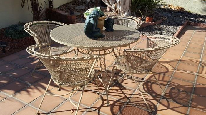 metal vintage patio table 4 chairs