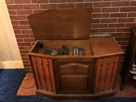 Vintage "The Voice Of Music" Record Player