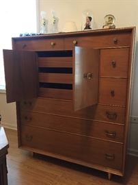 Beautiful mid century chest. Johnson Furniture Company Grand Rapids MI. Part of bedroom set. 