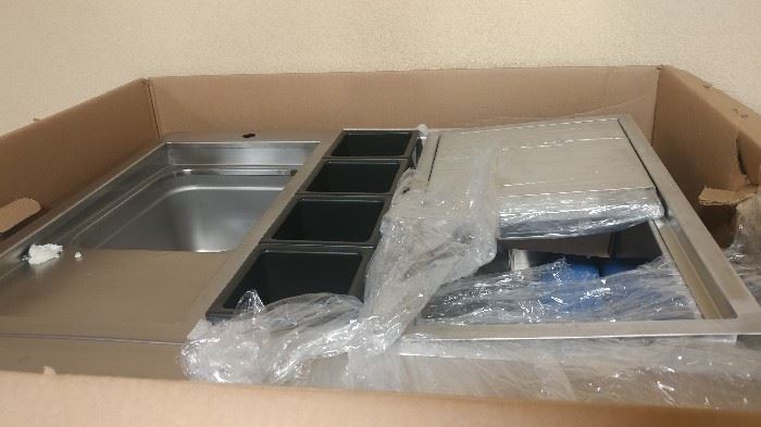 LYNX PROFESSIONAL SERIES COCKTAIL BAR ACCESSORY  KIT.  INCLUDES SINK AND HOOKUPS, BRAND NEW NEVER USED  ALSO AVAILABLE ADDITIONAL  ADD ONS