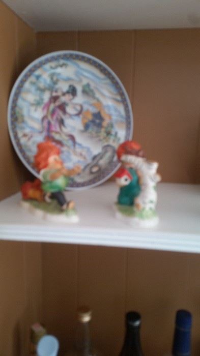 Collectible figurines a me plate with Chinese design