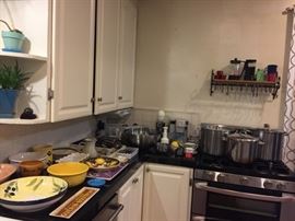 Bowls, Kitchen Utensils, Hamilton Beach DrinkMaster, Cuisinart Coffee Maker, Glass Tea Pots, Stock Pots.