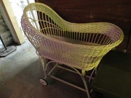 Wicker baby bassinet