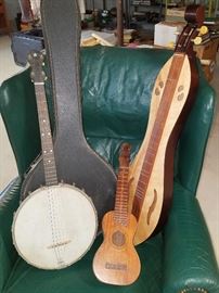 Vintage instruments. Banjo, ukelele, Hourglass Dulcimer
