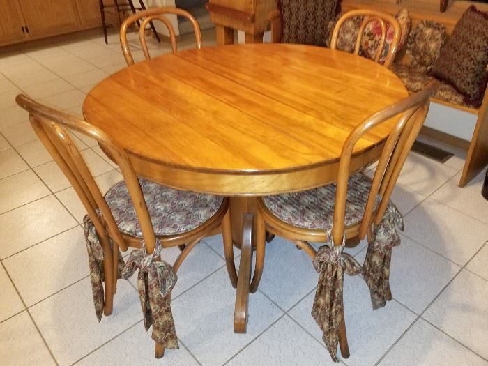 Round pedestal kitchen table and chairs