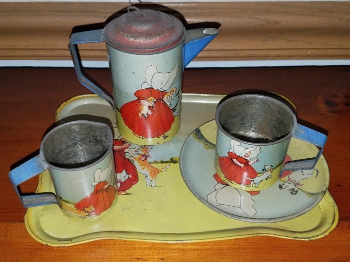 Tin sunbonnet toy dishes