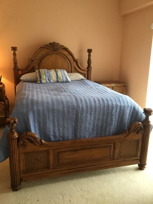 Queen size bed & mattress 