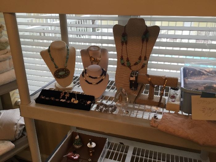 jewelry & costume jewelry