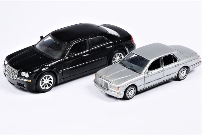 Luxury Die Cast Maisto Chrysler 3000 Hemi & Franklin Mint Rolls Royce