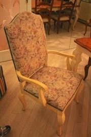 Dining Room Table and 6 Chairs