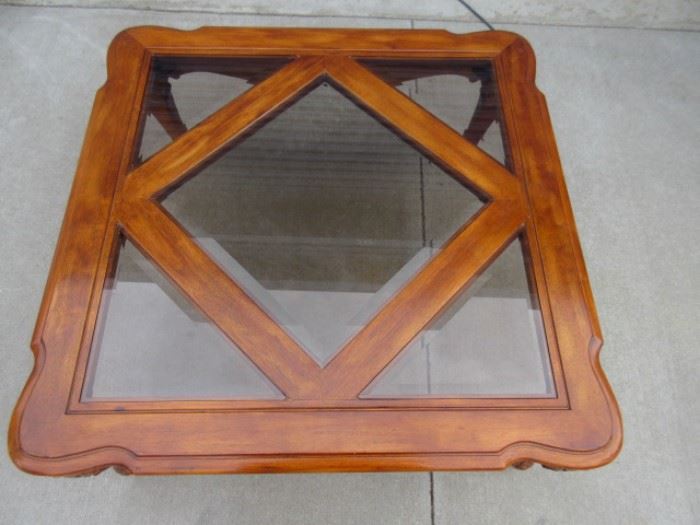 Wood and glass panels side or end table