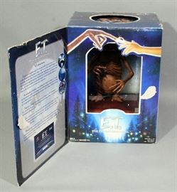 ET The Extra Terrestrial (Toys R Us Exclusive) Limited Edition 20th Anniversary Edition Electronic Voice and Light Figure, In Box, with COA