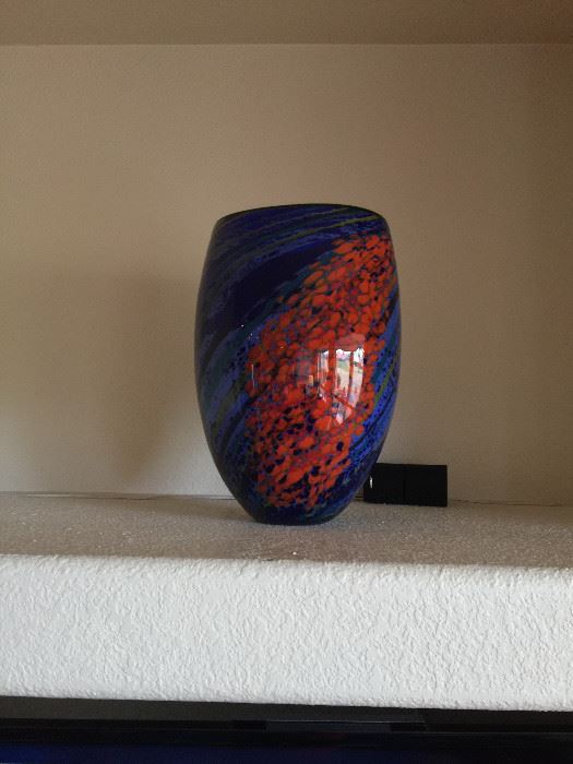 Beautifully crafted vase  approx  20 inch tall