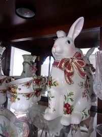 Royal Daulton cups/Royal-Albert-Old-Country-Roses Bunny Rabbit
