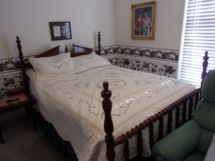 American Drew bed -2 Matching Queen Anne four post beds. Queen Mattress and box springs. 
