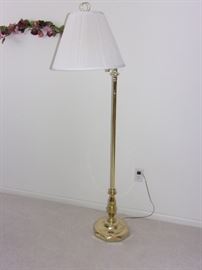 Floor arm lamp
